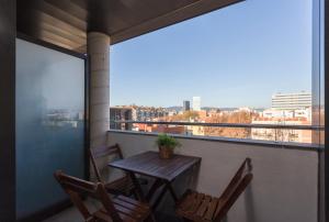 1216 - Forum Gardens Apartment