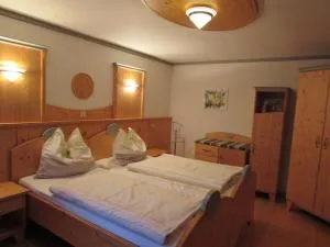 Arkadenhof Fam. Schneider - Nodendorf