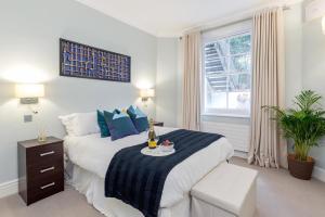 Relaxing and Spacious Kensington Apartment with Patio