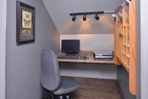 Cottonwood Inn and Conference Center