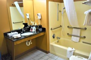 Double Room - Disability Access/Non-Smoking room in Baymont by Wyndham Forest City