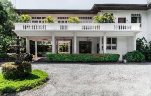 The Henry Hotel Manila