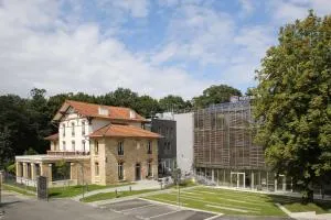 巴黎默东埃米塔泽贝斯特韦斯特高级酒店 - 沙维勒