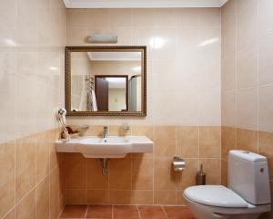 Sonata Hotel & Restaurant "готель Соната"