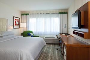 Guest Room, 1 King room in Four Points by Sheraton Columbus Airport