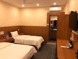 Rhino Land Jungle Lodge