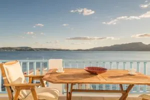 il porto di Milos - Adamas