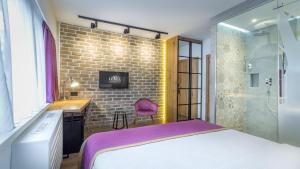 Double or Twin Room room in Level Luxury Suites