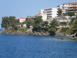 Akrotiri Hotel