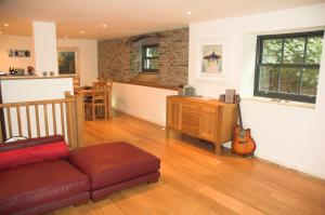 No1 The Pottery, Dartmouth