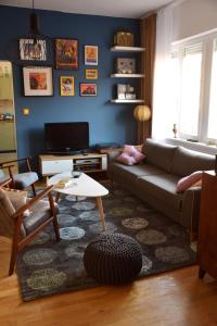 Bleak House - Bauhaus home in greener Budapest