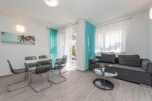 Dario 1. modern & luxury ap. with a pool 