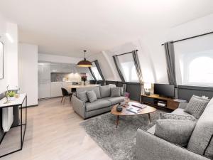 Appartements LivinParis - Luxury 2 & AC 3 Bedrooms Le Louvre : photos des chambres