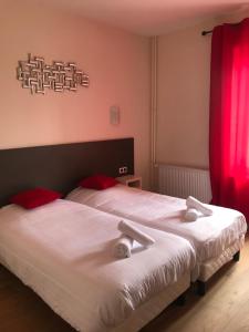 Hotels Logis Le Provencal : Chambre Lits Jumeaux