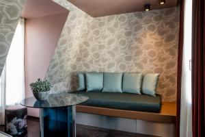 Hotels Hotel du Rond-point des Champs-Elysees - Esprit de France : photos des chambres