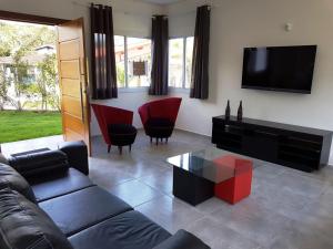 Bertioga, Praia Guaratuba, Costa do Sol - Ampla casa, nova, 4 suĂtes cpiscina
