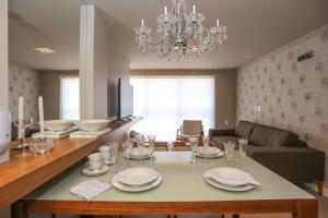 Apartamento com Piscina no Centro e a poucos metros do mar de Torres -RS