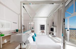 Deluxe Suite with Spa Bath