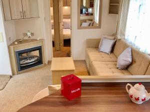 Heacham Golden Sunset Pets go Free linen included