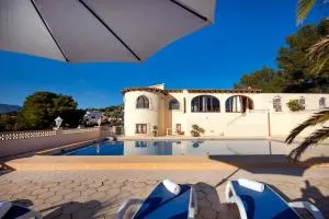 Villa Heno, Beautiful detached villa with large private pool - by Holiday Rentals Villamar - Empedrola