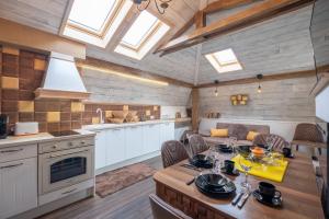 2-Bedroom Elegant Apartment in Mediterranean Style