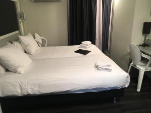 Hotels Hotel Boutique Richelieu, Lyon Gare Part-Dieu : Chambre Double Supérieure avec 2 Lits Simples et Balcon - Occupation simple - Non remboursable