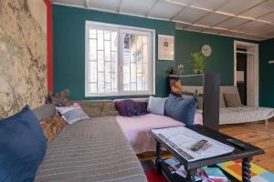 Cool Central Apartment