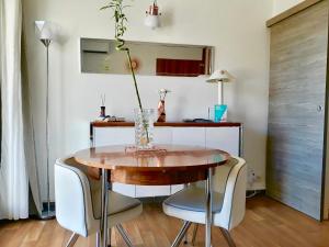 STUDIO PORT D’HYÈRES VUE MER ET ÎLES DE PORQUEROLLES ET PORT-CROS