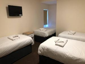 Quadruple Room with Shower room in Minworth Lodge