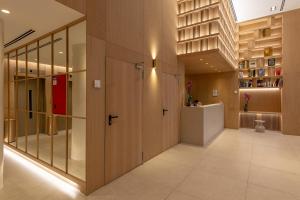 Apartamentos Recoletos - 3-звездочные отели в городе Мадрид