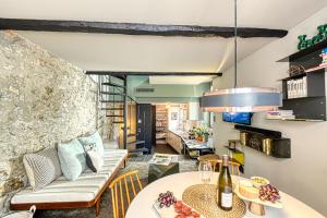 Amazing Chic Apt in Le Suquet by GuestReady