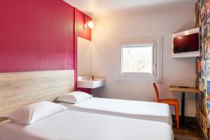 Hotels HotelF1 Paris Saint Ouen Marche Aux Puces : Chambre Side-Car