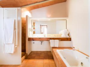 Junior Suite room in Casa Rural Son Bernadinet
