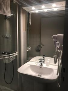 Hotels Hotel du Centre : Chambre Double Standard