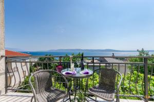 One-Bedroom Apartment with Sea View room in Apartments and Room Drazen