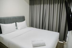 2BR Deluxe and Modern Menteng Park Apartment By Travelio