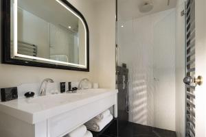 Hotels Le Narcisse Blanc : Chambre Lit King-Size ou Lits Jumeaux Supérieure