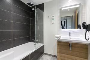 Hotels Campanile Laval Nord : photos des chambres