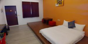 Phòng Giường Đôi Nhìn Ra Hồ Bơi (Double Room with Pool View)