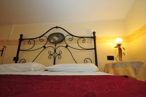 Superior Double or Twin Room with Canal View room in Locanda Sant'Anna Hotel