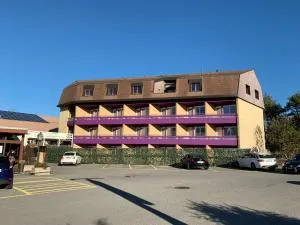 Eh!Toi Self Motel - Perroy