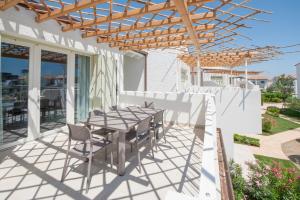 Les Maisons Apartments