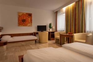 Triple Room with Bathroom room in Hotel Anker