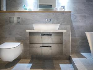 Padstow Escapes - The Long Room Luxury Apartment