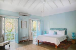 Assagao Bay by the Rose Nomad