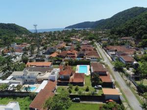 O Melhor Chalé da Praia do Guaiúba, com Churrasqueira e Piscina Gigante