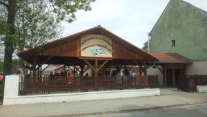 Restaurace a penzion Ubrousku prostři se