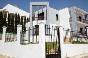 Modern villa near the sea