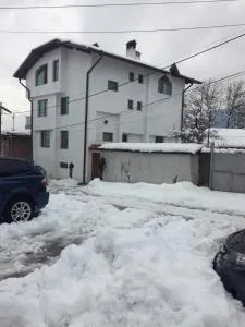 Bayrakova Guest House - Dobriniště