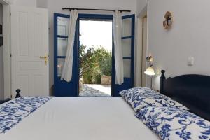 Villa Sophia Paros - Beachfront Three-Bedroom Villa with Sea view Paros Greece